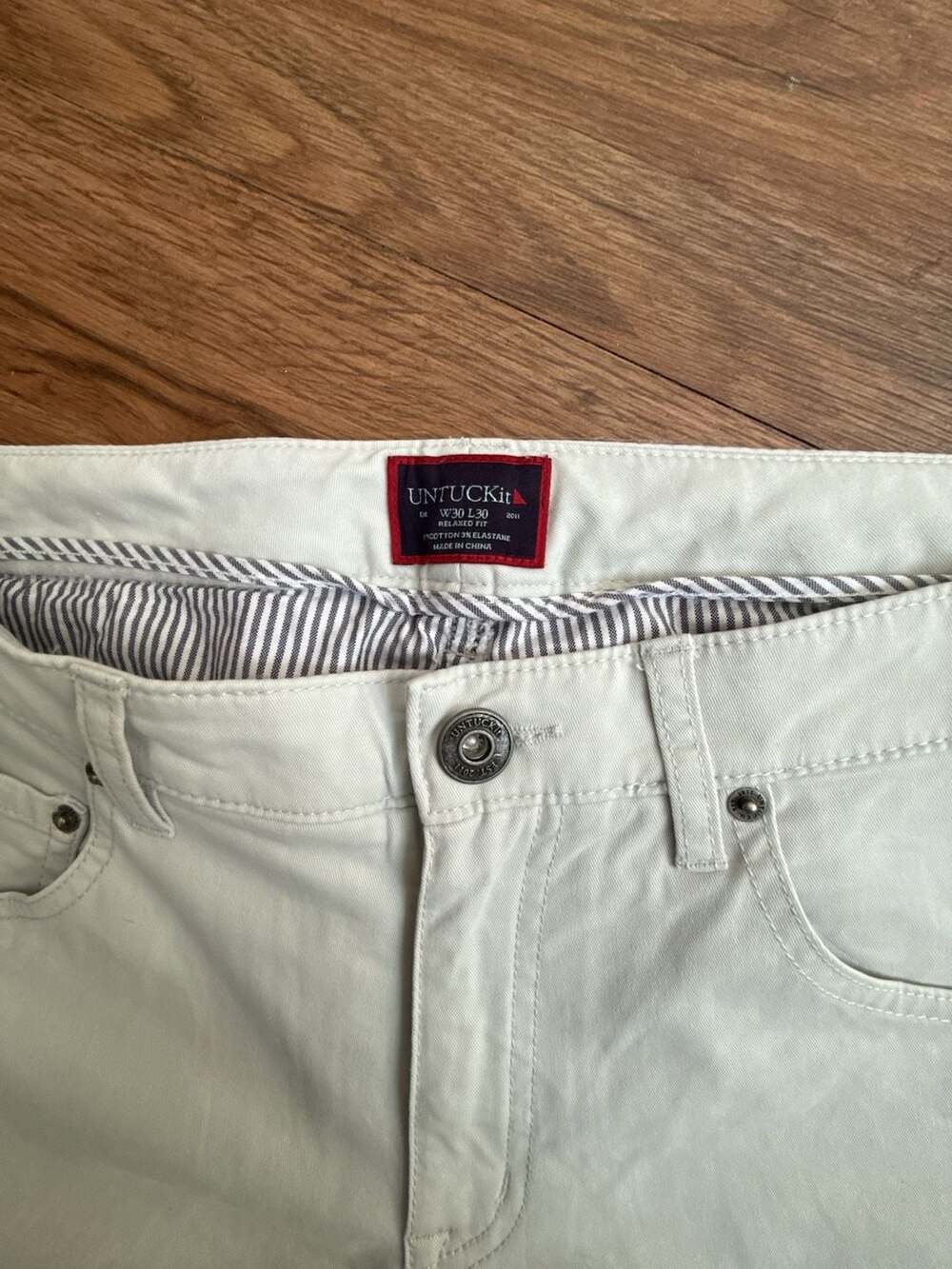 UNTUCKit Men's Relaxed Fit W30 L30 White Chino Pants